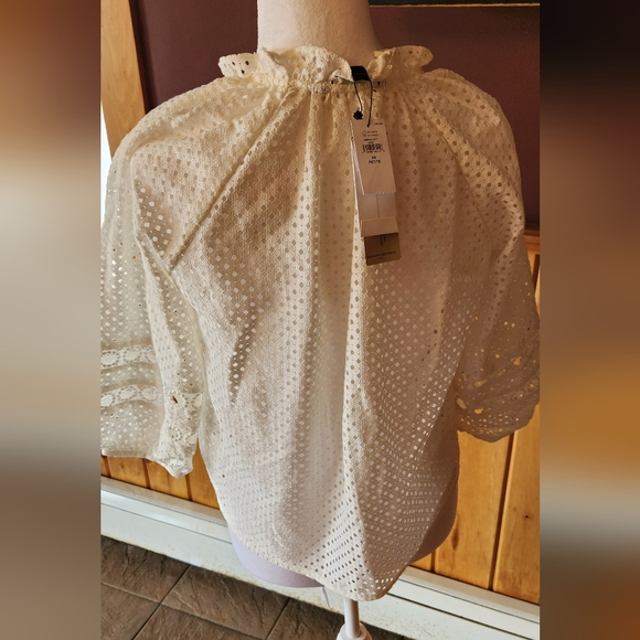 NWT: Banana Republic Textured Eyelet Blouse in off white Size Small - Picture 5 of 7